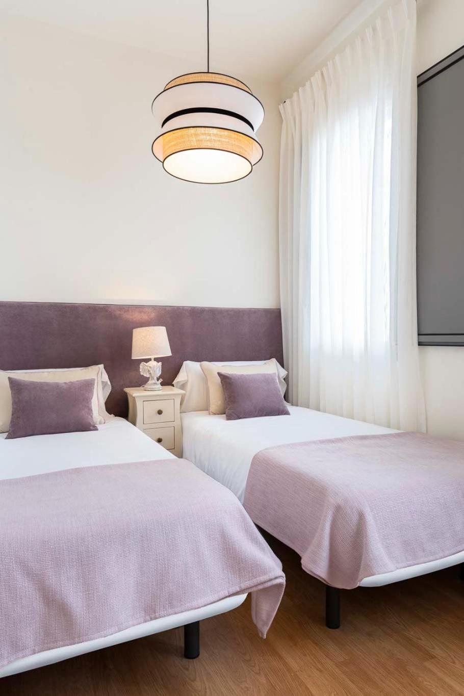 Apartamento Familiar Nuevo De Diseno En La Mejor Zona De Triana, Parking Included セビリア エクステリア 写真